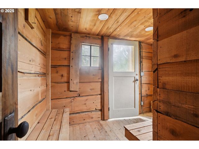 111 FINN HALL Rd, Woodland, WA 98674