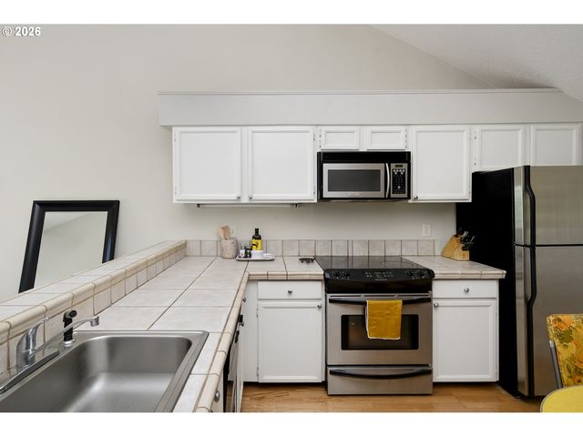 5150 S LANDING Dr 308B2, Portland, OR 97239