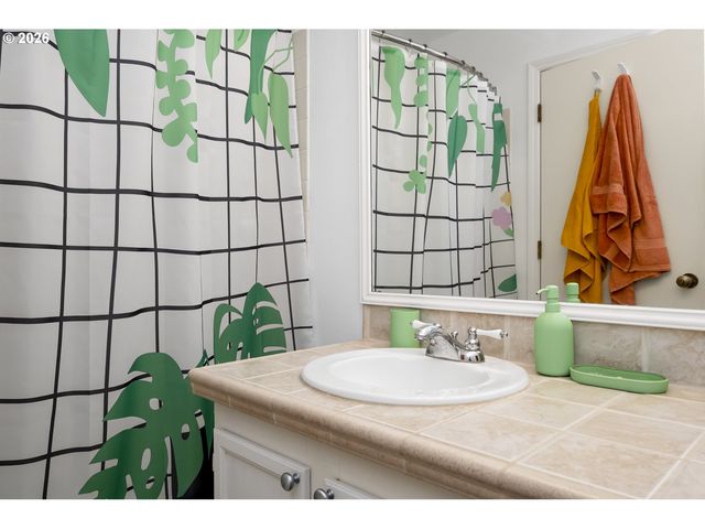5150 S LANDING Dr 308B2, Portland, OR 97239