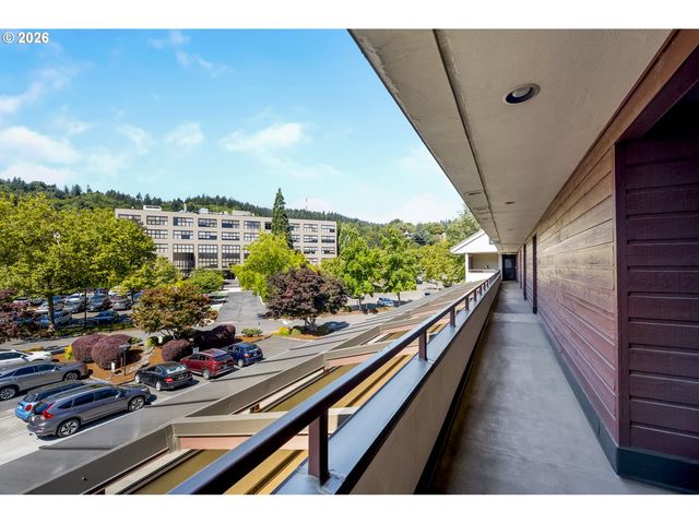 5150 S LANDING Dr 308B2, Portland, OR 97239