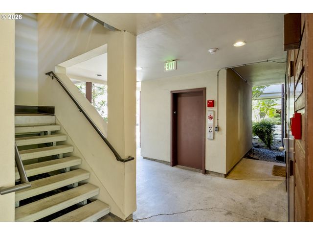 5150 S LANDING Dr 308B2, Portland, OR 97239