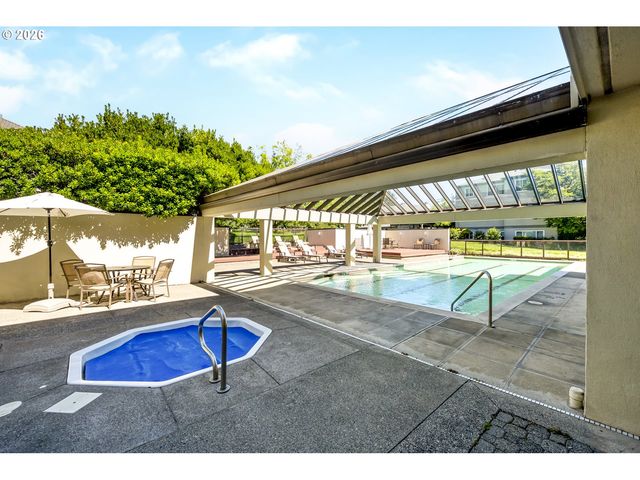 5150 S LANDING Dr 308B2, Portland, OR 97239