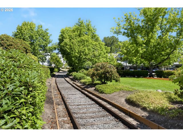5150 S LANDING Dr 308B2, Portland, OR 97239