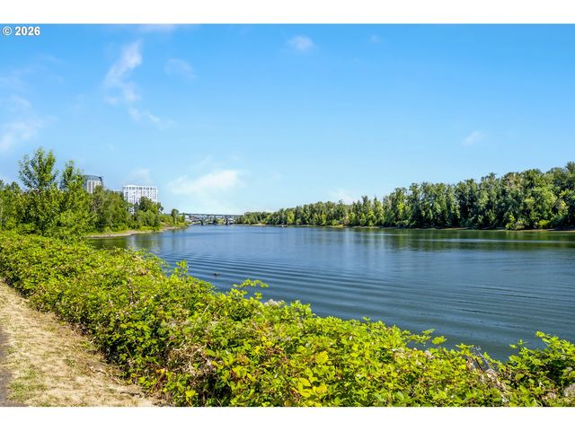 5150 S LANDING Dr 308B2, Portland, OR 97239