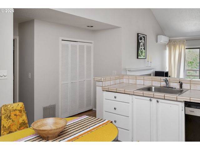 5150 S LANDING Dr 308B2, Portland, OR 97239