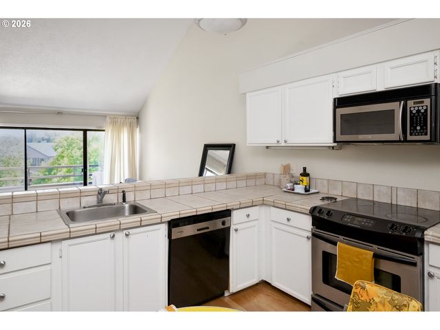 5150 S LANDING Dr 308B2, Portland, OR 97239