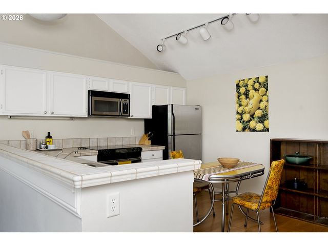 5150 S LANDING Dr 308B2, Portland, OR 97239