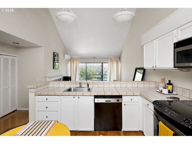 5150 S LANDING Dr 308B2, Portland, OR 97239