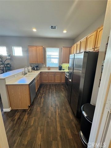 11000 Rockaway Glen Road, Apple Valley, CA 92308