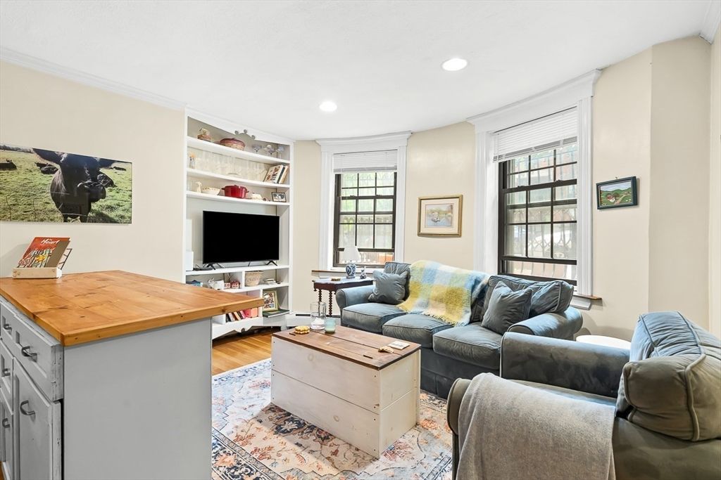 11-A Hanson Street G, Boston, MA 02118