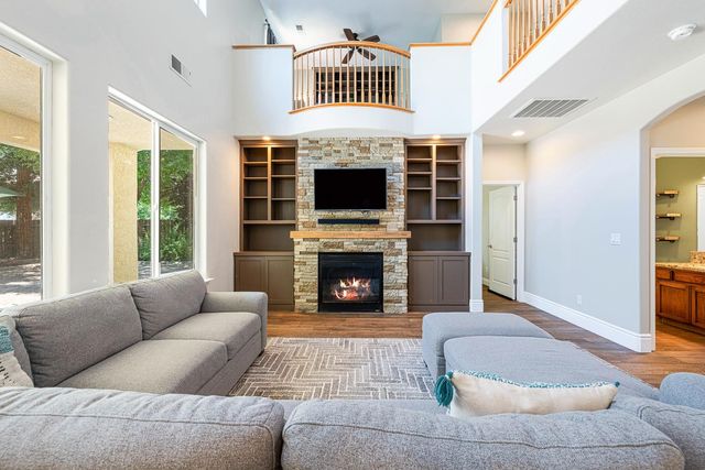 2696 Robinwood Avenue, Clovis, CA 93611
