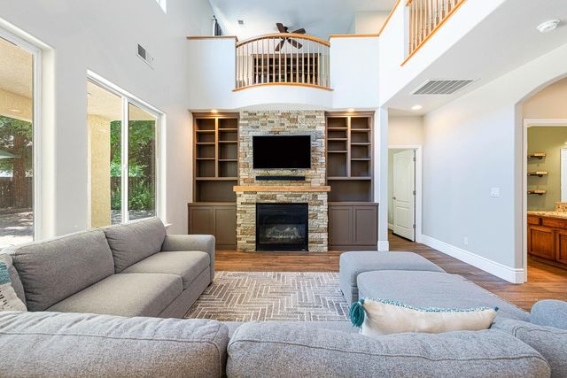 2696 Robinwood Avenue, Clovis, CA 93611