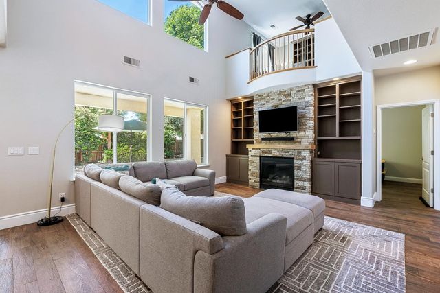 2696 Robinwood Avenue, Clovis, CA 93611