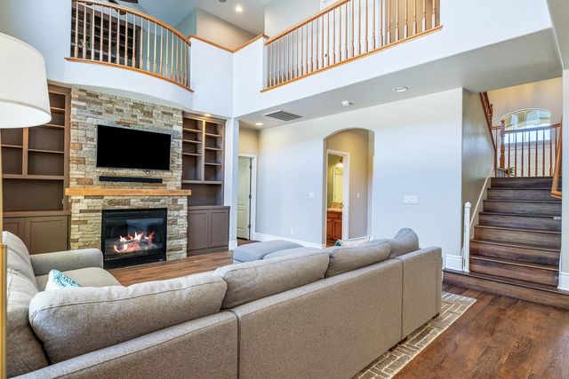 2696 Robinwood Avenue, Clovis, CA 93611