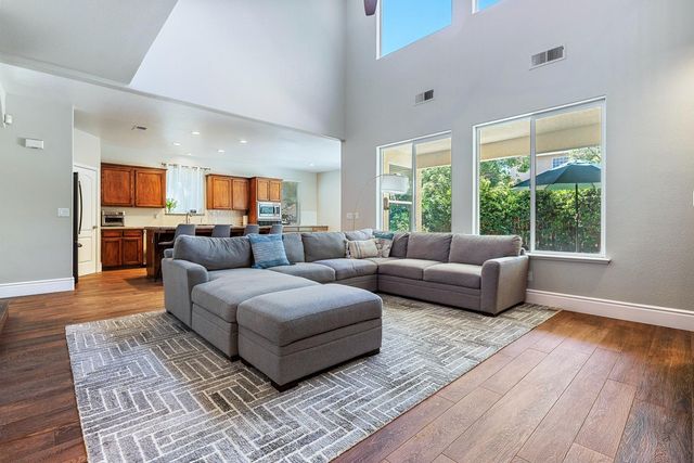 2696 Robinwood Avenue, Clovis, CA 93611
