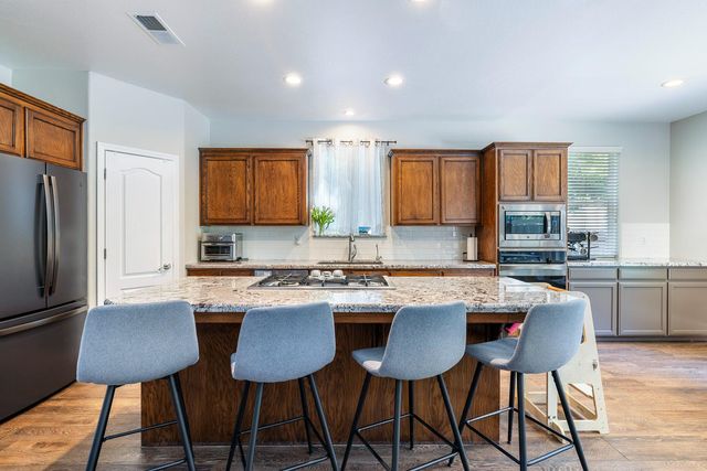 2696 Robinwood Avenue, Clovis, CA 93611