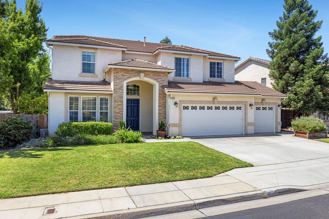 2696 Robinwood Avenue, Clovis, CA 93611