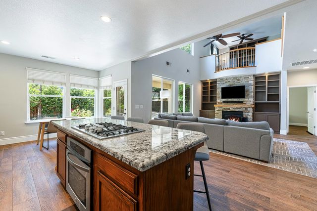 2696 Robinwood Avenue, Clovis, CA 93611