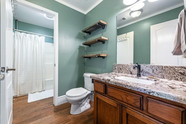 2696 Robinwood Avenue, Clovis, CA 93611