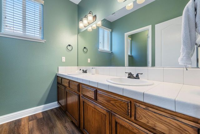 2696 Robinwood Avenue, Clovis, CA 93611