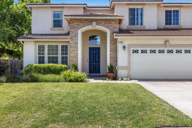 2696 Robinwood Avenue, Clovis, CA 93611