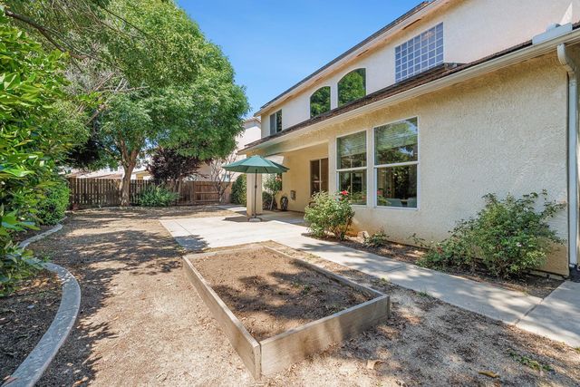 2696 Robinwood Avenue, Clovis, CA 93611