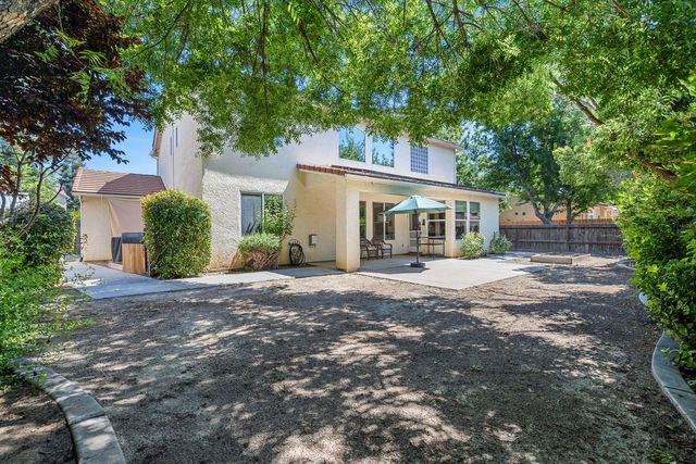2696 Robinwood Avenue, Clovis, CA 93611