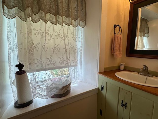 1665 Frazier Hill Road, Benson, VT 05731
