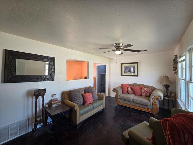 3425 Willow Creek Drive, Midwest City, OK 73110