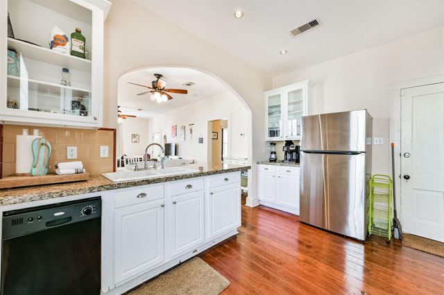 1213 18th Street, Galveston, TX 77550