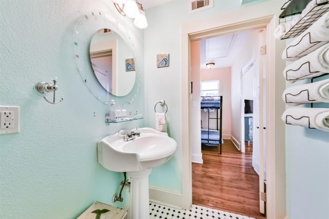 1213 18th Street, Galveston, TX 77550