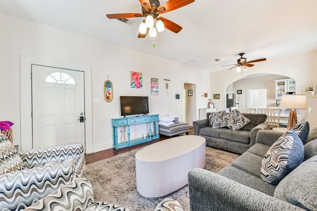 1213 18th Street, Galveston, TX 77550