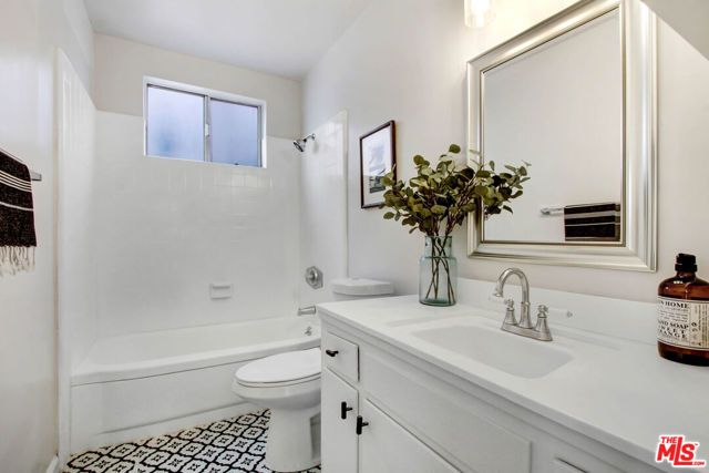 1045 N Ardmore Avenue, Los Angeles, CA 90029