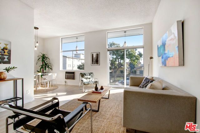 1045 N Ardmore Avenue, Los Angeles, CA 90029