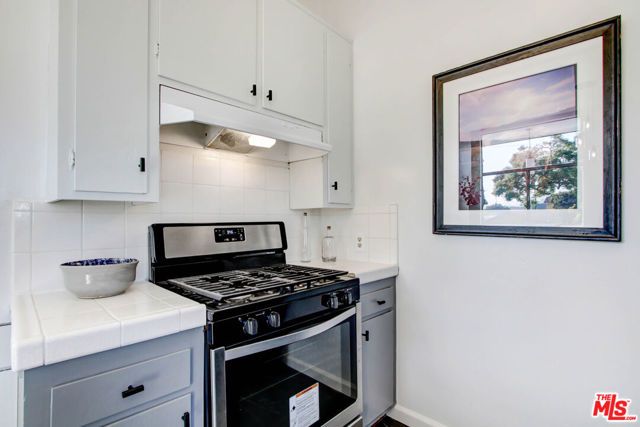 1045 N Ardmore Avenue, Los Angeles, CA 90029