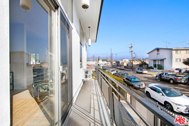 1045 N Ardmore Avenue, Los Angeles, CA 90029