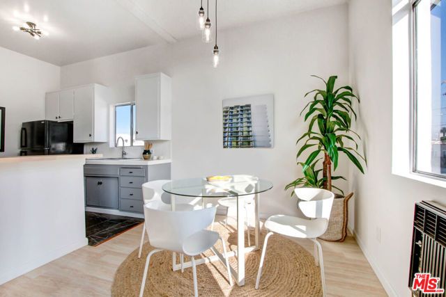 1045 N Ardmore Avenue, Los Angeles, CA 90029