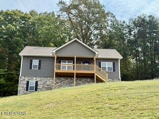955 Oakwood Estates Drive, Lenoir City, TN 37772