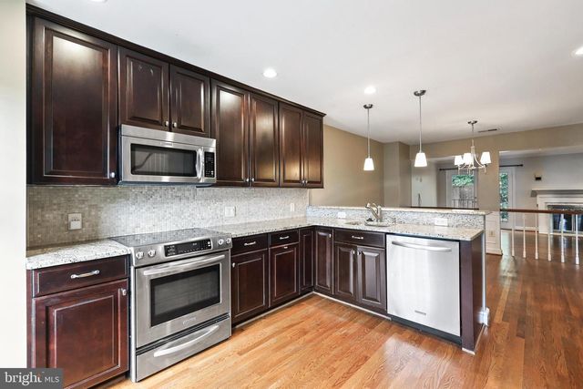 2367 S QUEEN ST, Arlington, VA 22202