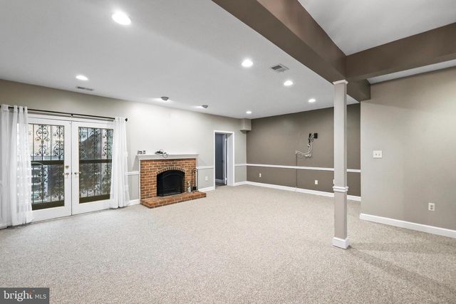 2367 S QUEEN ST, Arlington, VA 22202