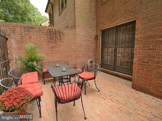2367 S QUEEN ST, Arlington, VA 22202