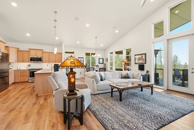 6607 Stony Way, Nine Mile Falls, WA 99027