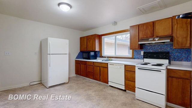 3700 N Saginaw Road, Midland, MI 48640