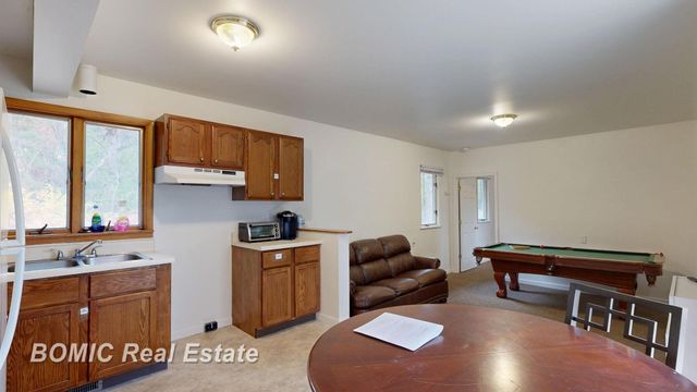 3700 N Saginaw Road, Midland, MI 48640