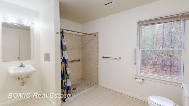 3700 N Saginaw Road, Midland, MI 48640