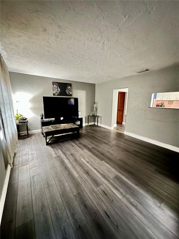 424 W HOGLE AVENUE, Deland, FL 32720