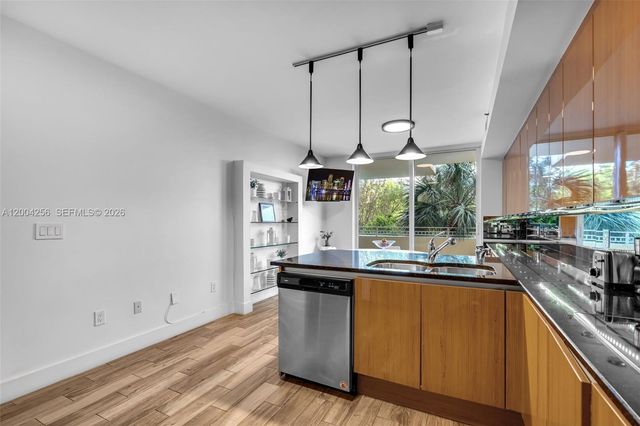 791 Crandon Blvd 302 302, Key Biscayne, FL 33149