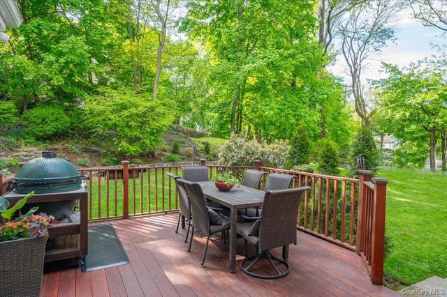 199 Hickory Grove Drive E, Larchmont, NY 10538