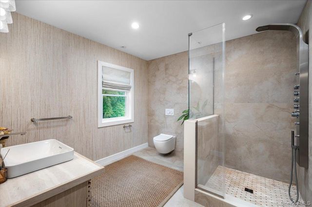 199 Hickory Grove Drive E, Larchmont, NY 10538