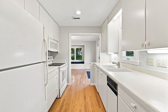 15 Fifer Ln 15, Lexington, MA 02420
